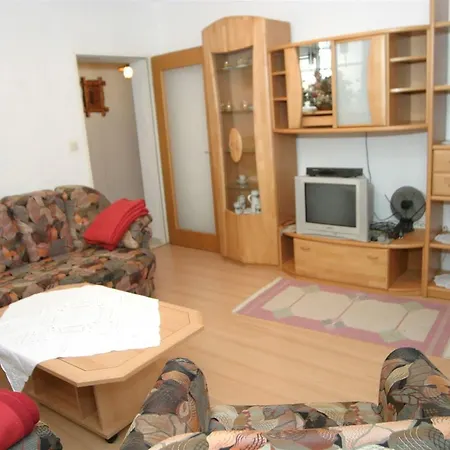 Schmitzer Apartment *